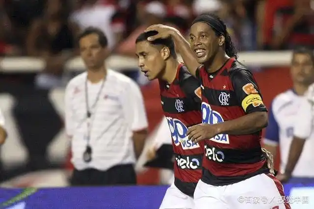 足球带来的 足球带来的